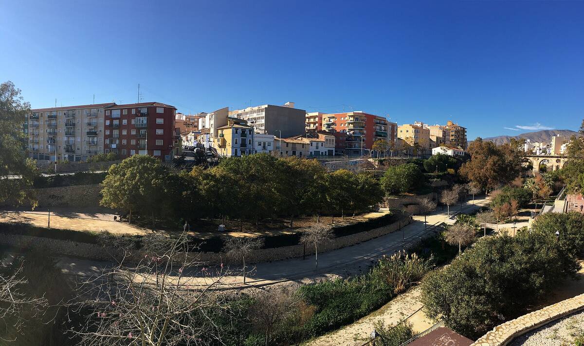 Vista de Villajoyosa y sus casas de colores
